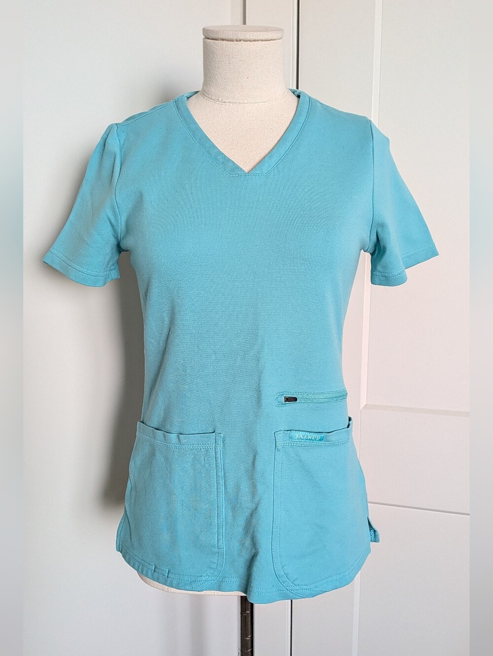 Jaanuu V-Neck Aqua Green/ Blue Scrub Top Slim XS